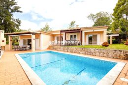Golf-Fronted 4-Bedroom Villa with Pool near Carvoeiro